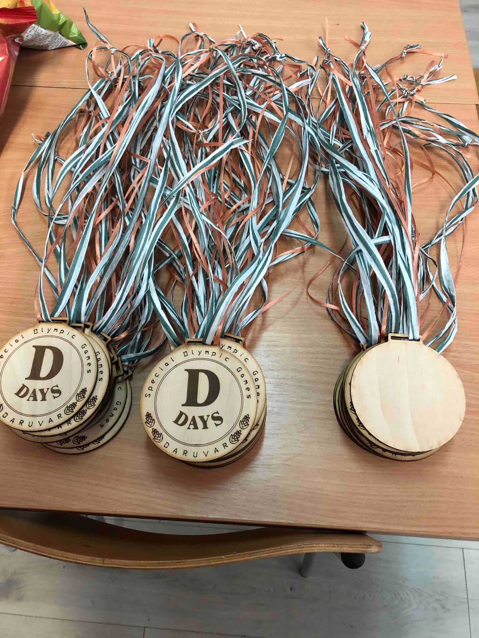 D (special) DAYS medals photograph